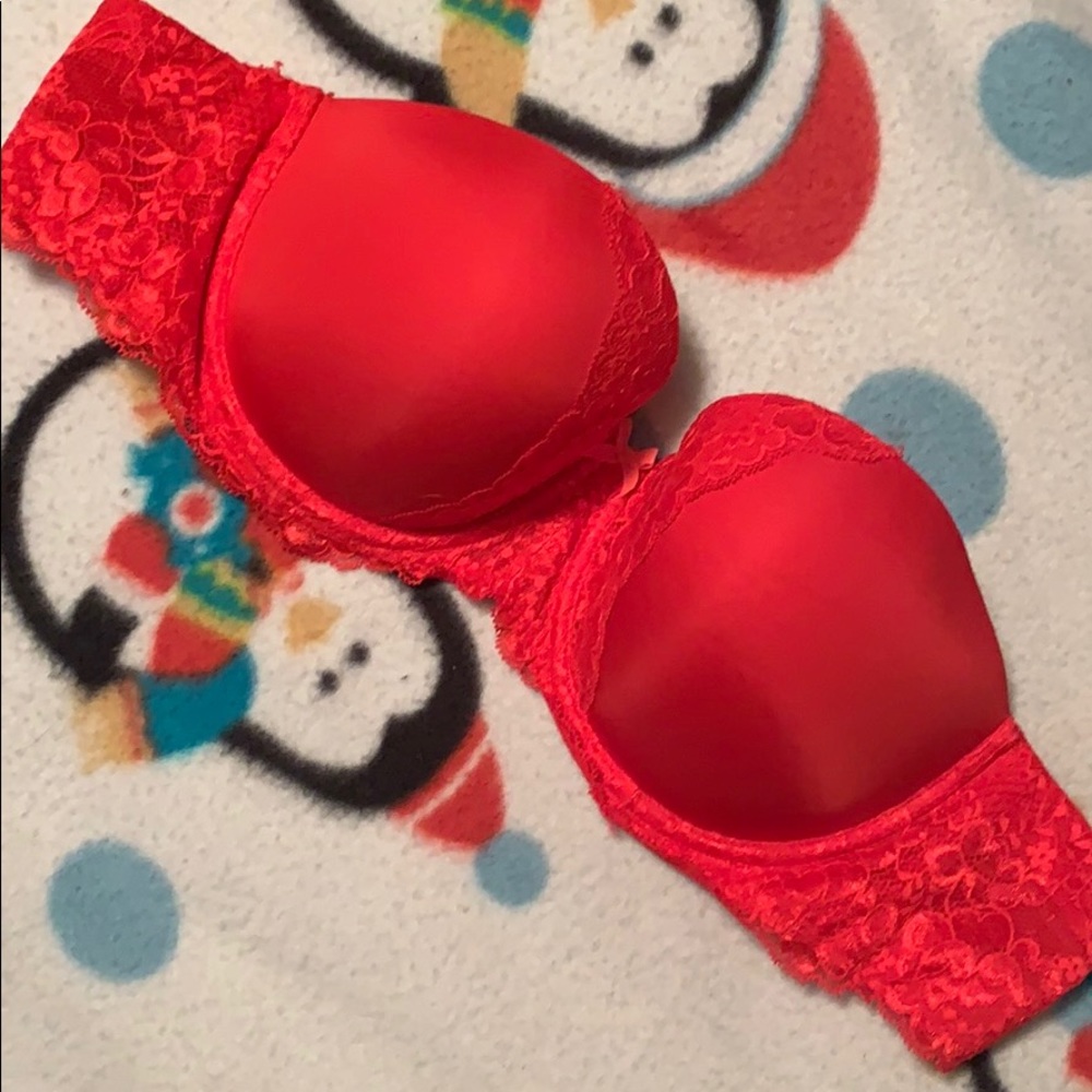 3 Victoria secret bras